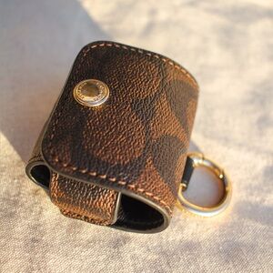 Coach AirPods Pro Case Leather Logo Holder Keychain Clip